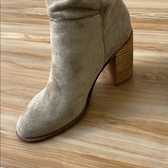 Boots - Picture 5 of 6